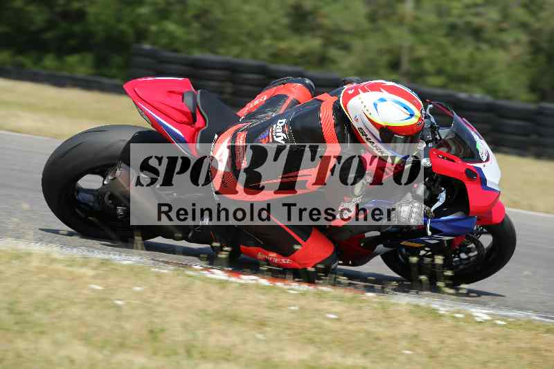 /Archiv-2023/28 05.06.2023 Moto Club Anneau du Rhin/rouge-expert/unklar